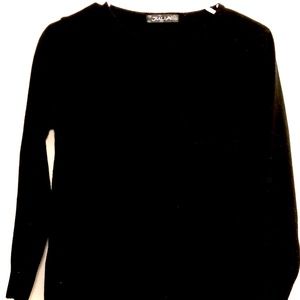 Black thin sweater
